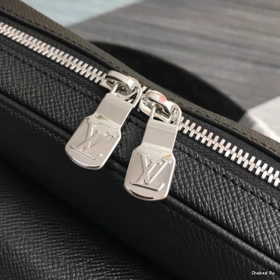 LOUIS MESSENGER VUITTON OUTDOOR 0811